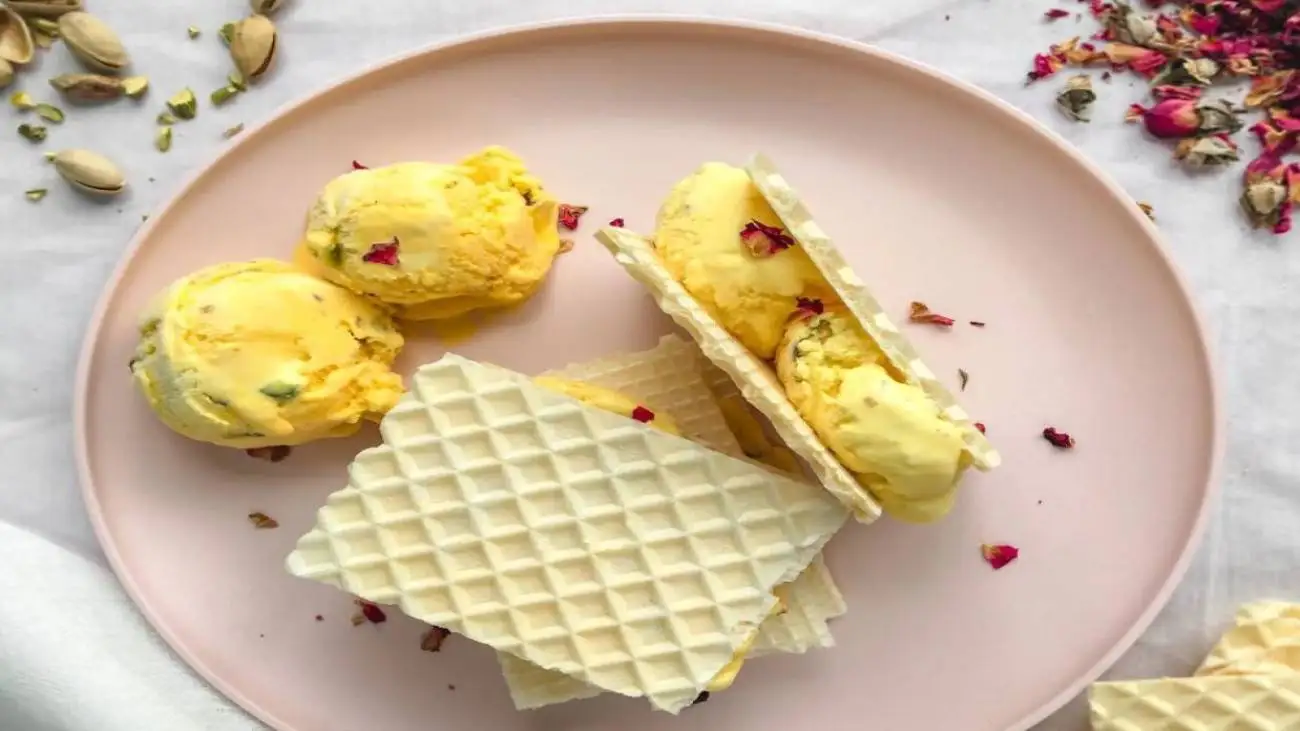 عکس العمل عجیب مرد کره ای بعد از خوردن بستنی ایرانی  -  فیلم