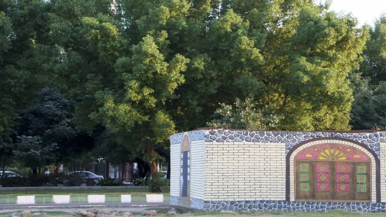 حذف تدریجی گیاه دردسرساز جنوب  -  پرندگان هم از این درخت فراری هستند  -  شهردار بندرعباس: درختان بومی و مثمر جایگزین می  شوند