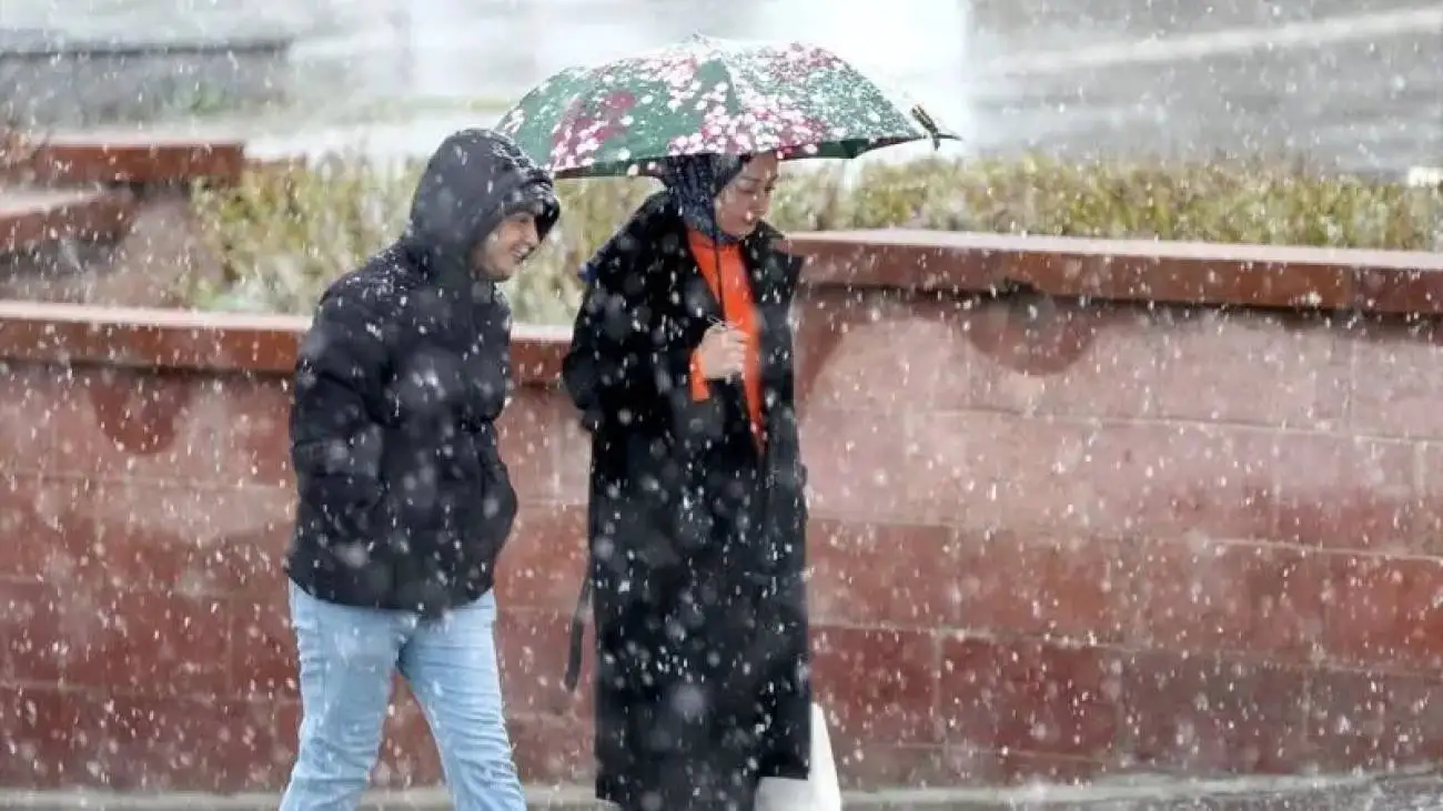 شروع بارش برف تابستانی در این نقطه از ایران  -  ببینید