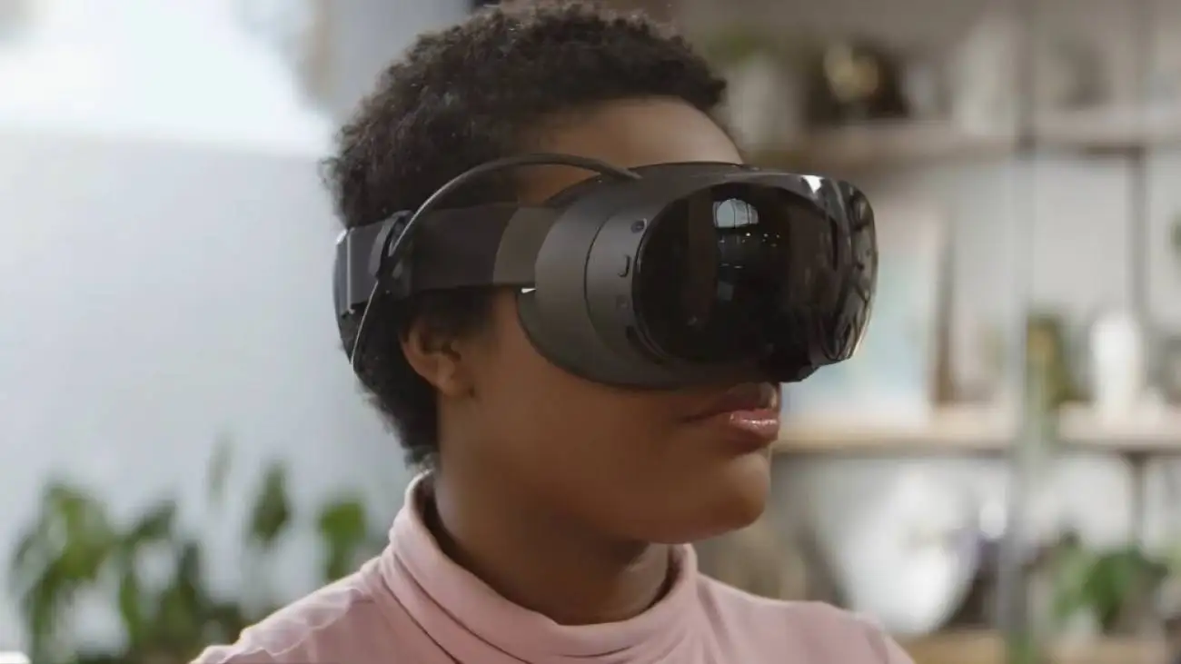 این هدست با ردیابی چشم عمل می کند  -  تجربه ای سریع تر و باکیفیت تر از بازی های رایانه ای