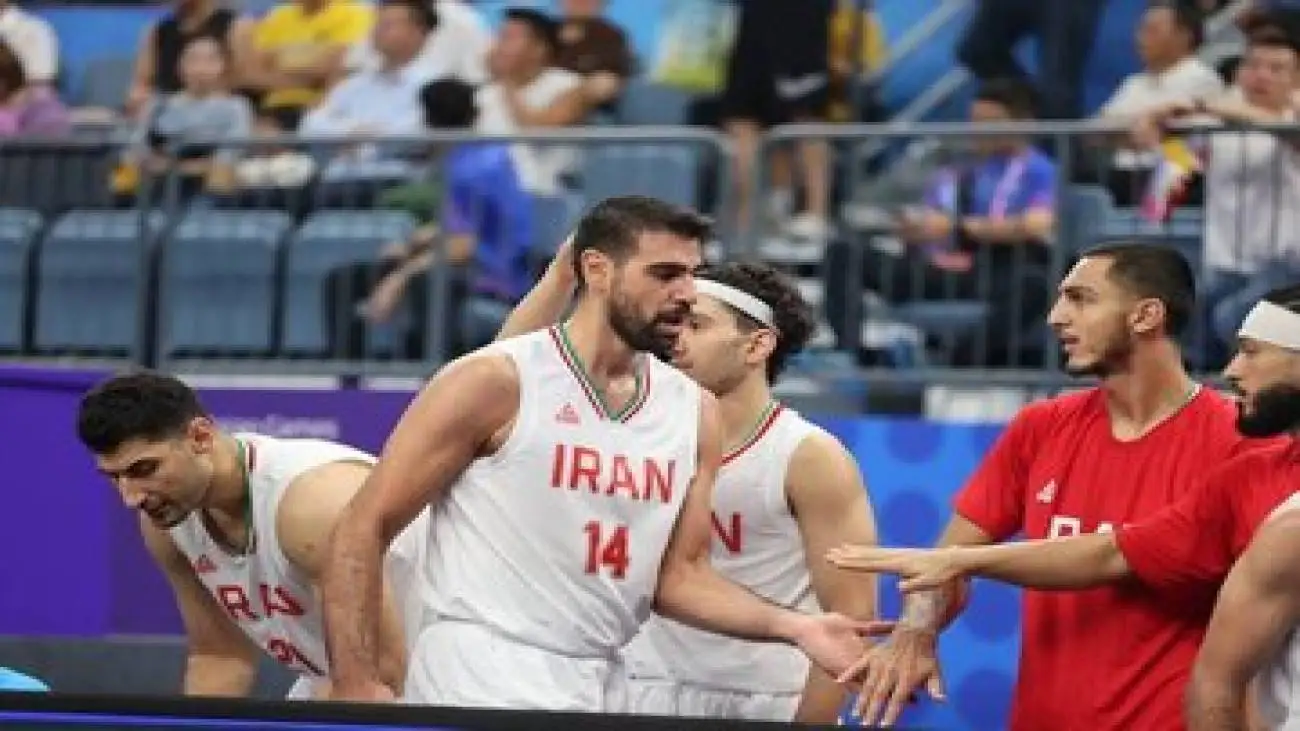 گلایه کاپیتان تیم ملی؛ چرا باید خارج از ایران بازی کنیم؟