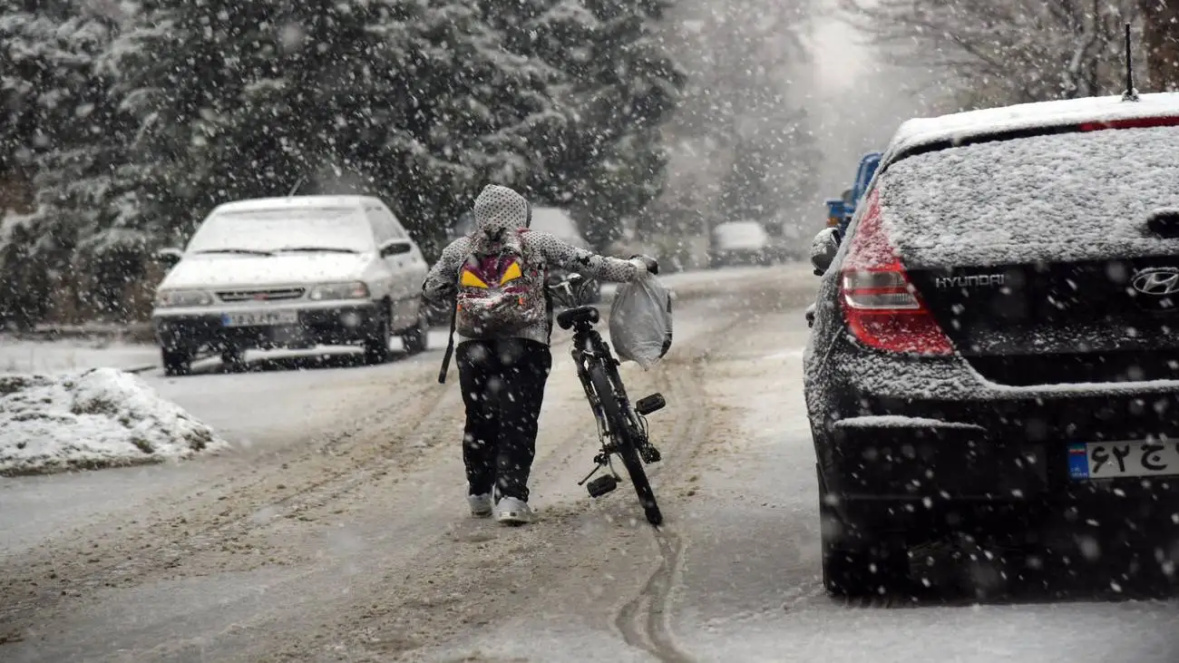 کار این معابر تهران به برف روبی رسید + ویدئو