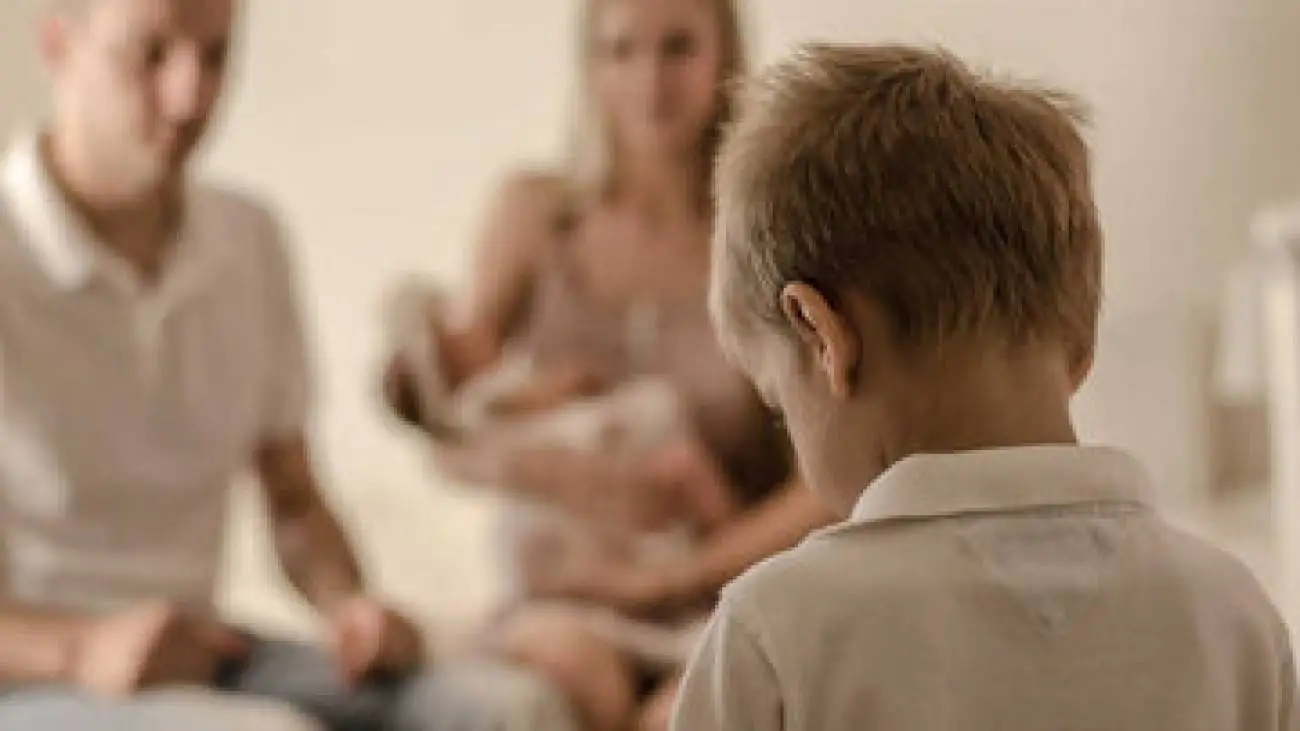 پدر و مادرهای سلطه جو و نسل آلفا؛ مرز باریک میان تربیت و نقض حقوق کودک -  چرا زمان بازتعریف مفهوم والدگری در ایران فرا رسیده است؟