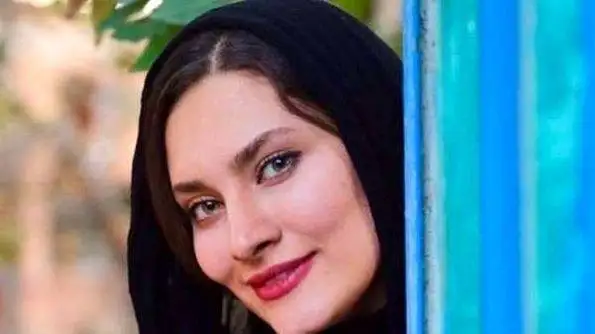جدیدترین عکس مامان صدیقه سریال بچه مهندس در کنار ساحل دریا  -  خانم بازیگر را 7 سال پس از سریال ببینید!