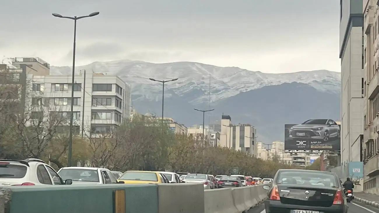 تصاویر نشستن برف روی کوه های تهران + عکس؛ بارندگی ها کم بارشی های چند ماه گذشته را جبران می کند؟