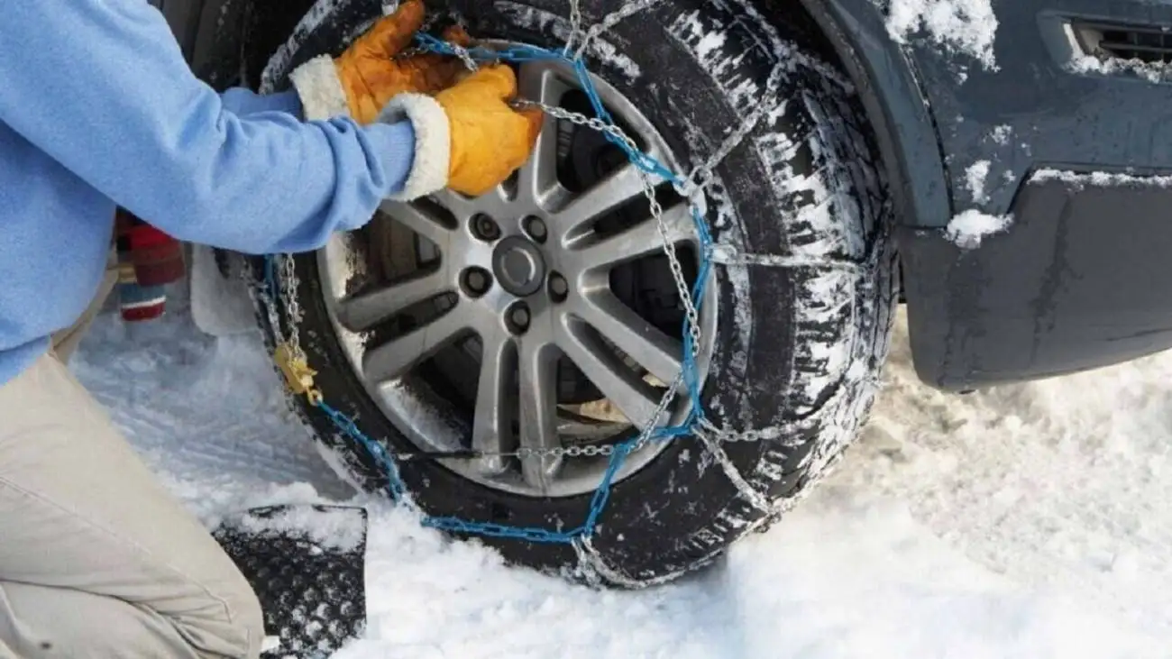 ویدیو  -  الزام زنجیر چرخ در جاده های غرب و شمال کشور همزمان با کولاک