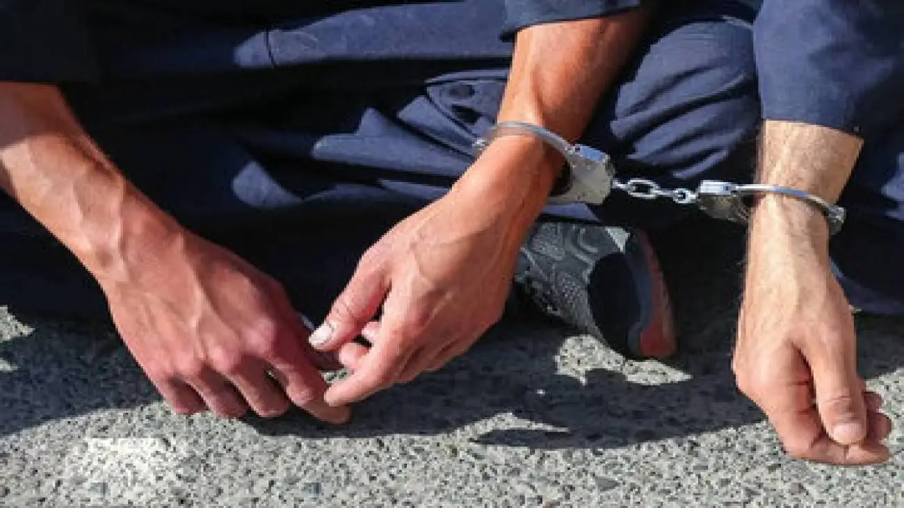 تصویر  -  خالکوبی و پیرسینگ جالب خلافکار ساوجبلاغ؛ از عنکبوت سمی تا میخ!