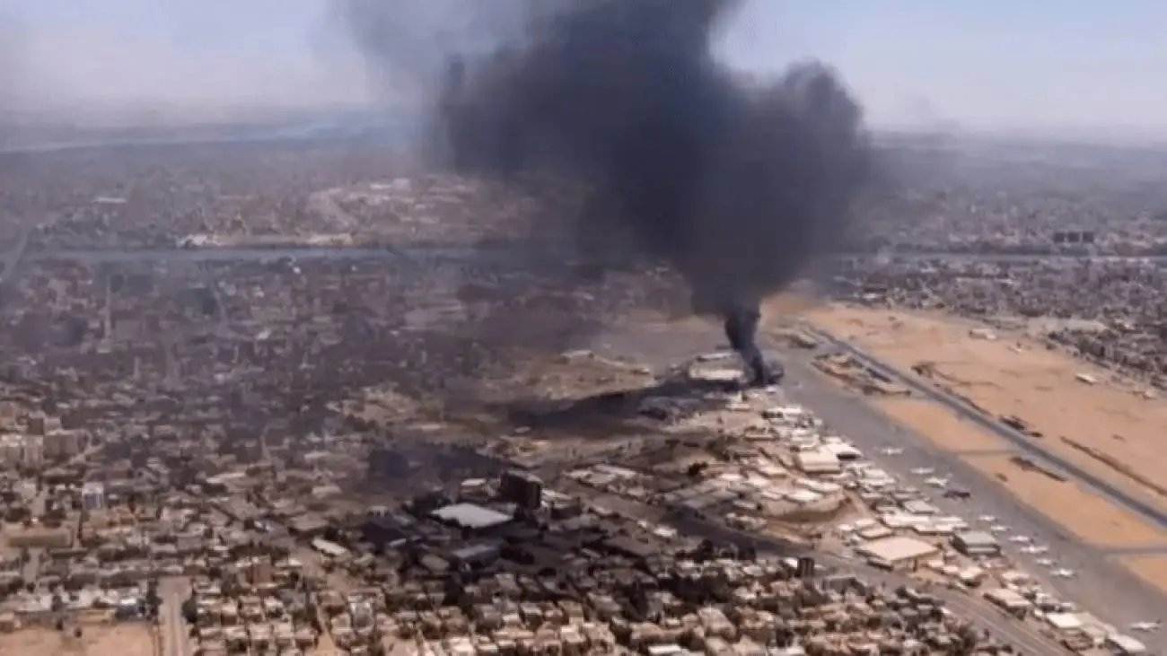 لحظه حمله پهپادی به فرودگاه خارطوم ساعاتی پیش از بازگشایی + ویدئو