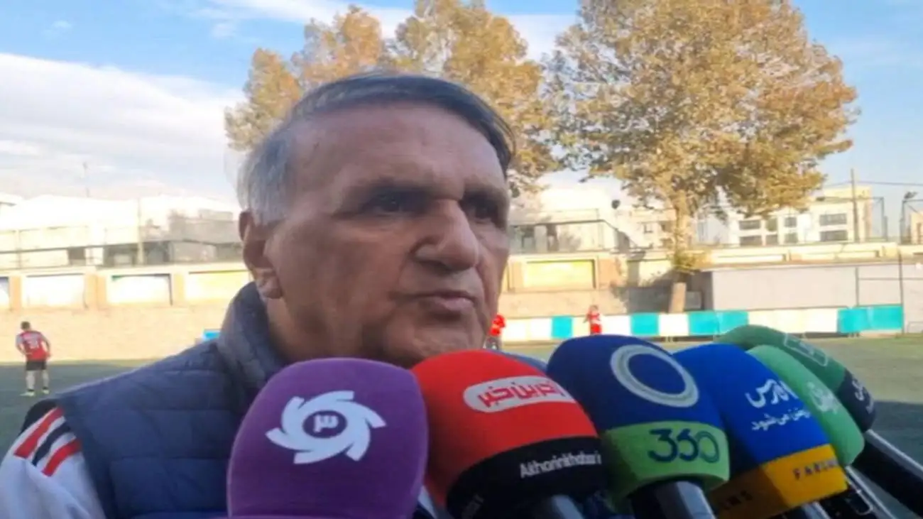 خوب شد بازیکن پرسپولیس گوش نکرد!  -  آقای پیشکسوت پس کی سلام کند؟