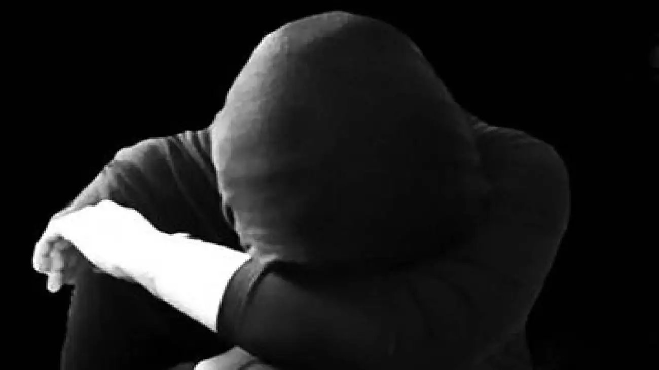 خودکشی زیر سایه نابرابری -  از خشونت خانگی تا عدم امکان بیان نیازها؛ چرا زنان بیشتر به خودکشی فکر می کنند؟