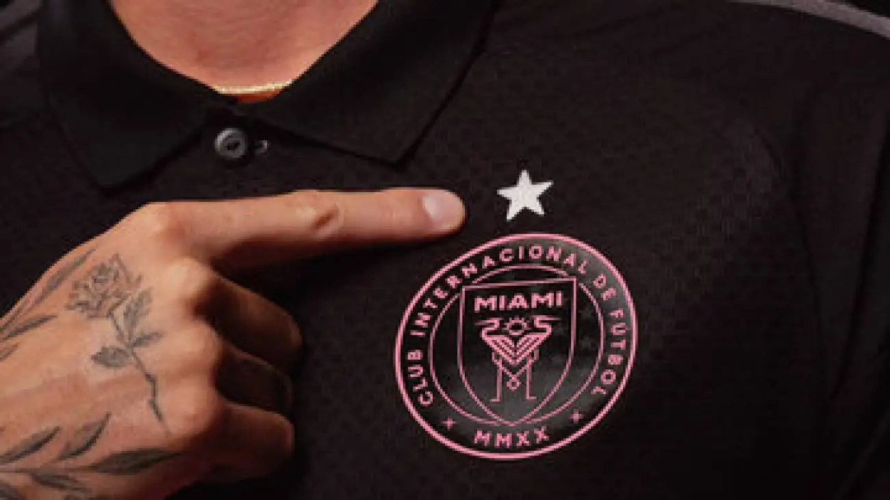 عکس -  کپی اینترمیامی از روی دست پرسپولیس!