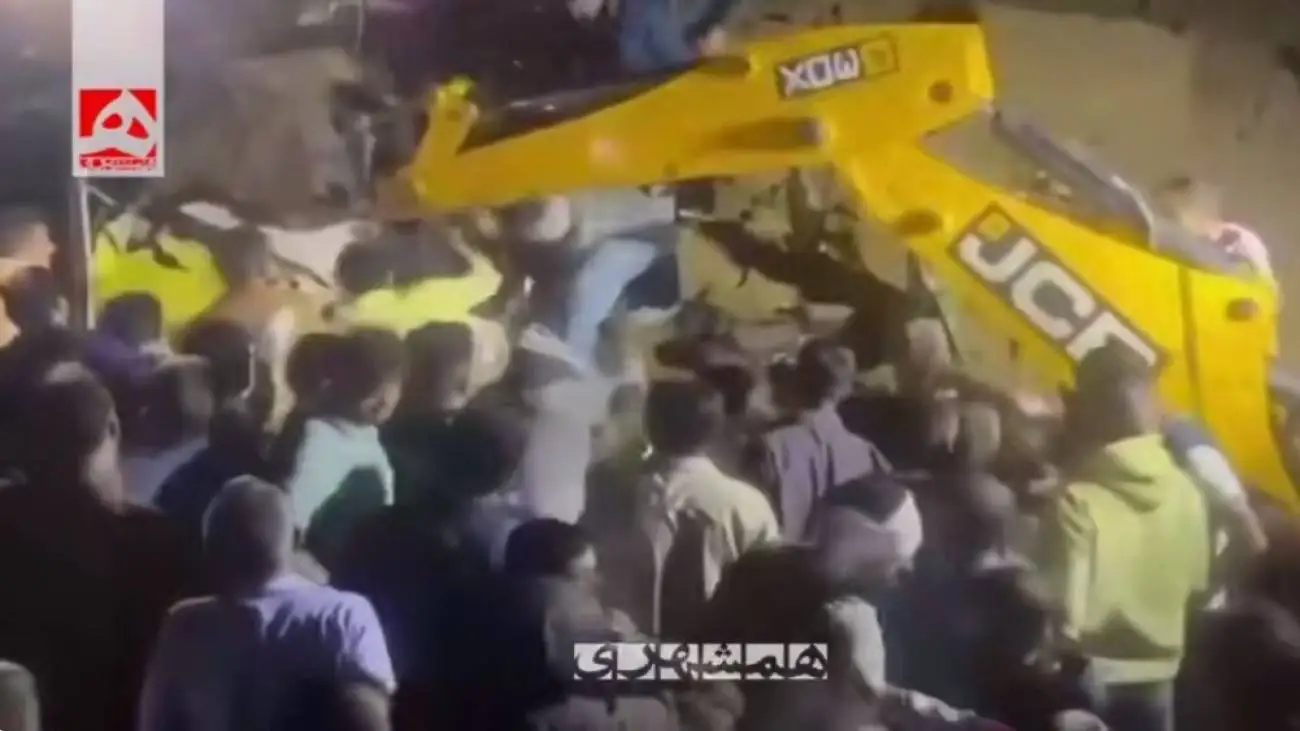 سانحه سهمگین؛ رانش زمین و برخورد سنگ  با اتوبوس در هند + ویدئو