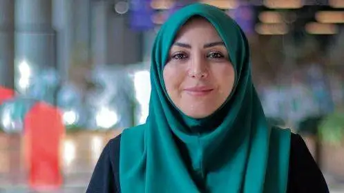 نذری درست کردن دست تنها المیرا شریفی مقدم در زیر زمین آپارتمانش -  خانم مجری از هر انگشتش یه هنر میباره+عکس