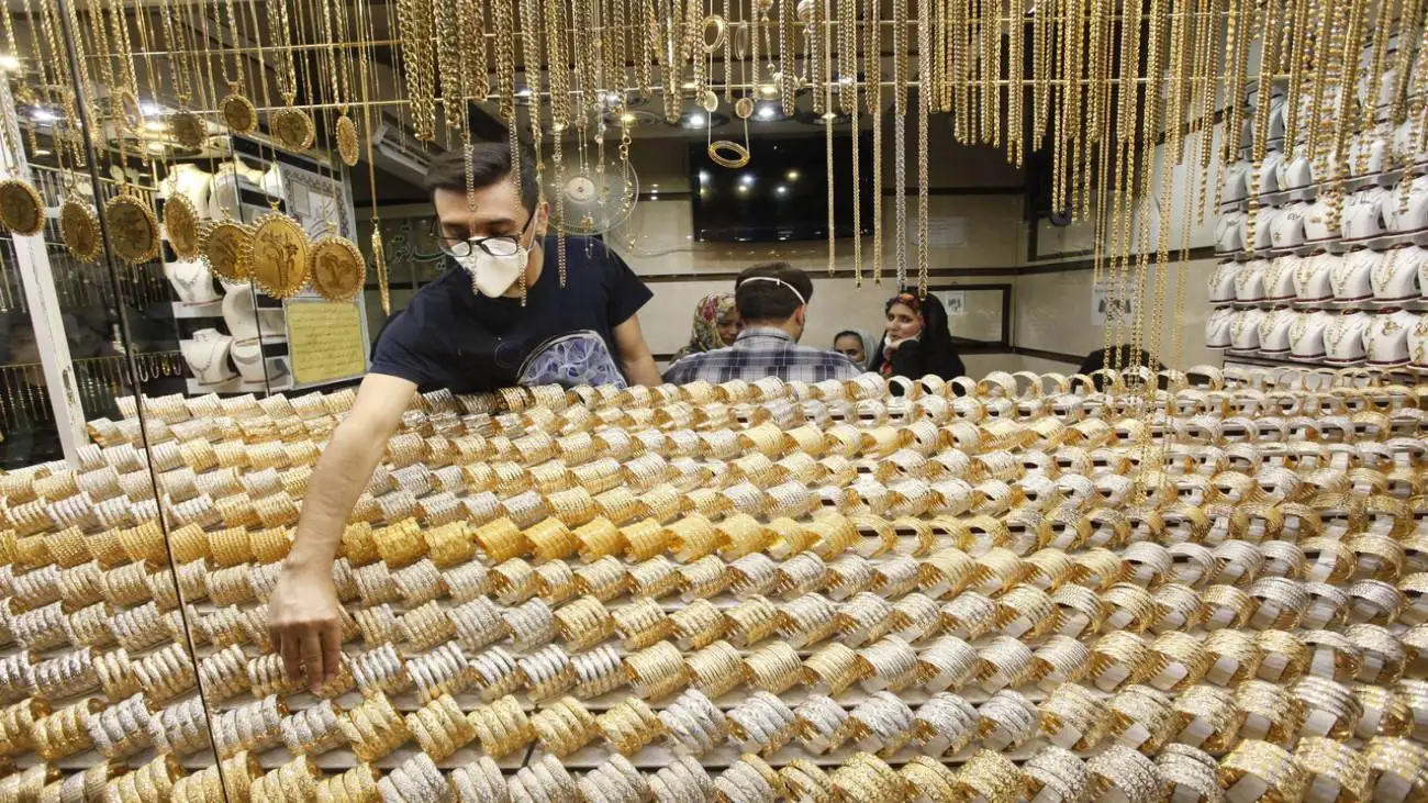 ریزش همه قیمت ها در بازار طلا و سکه؛ طلای 18 عیار گرمی چند شد؟  -  جدول قیمت ها