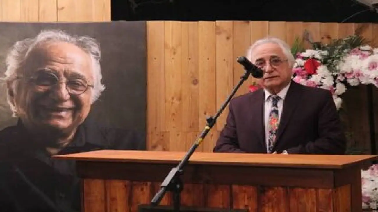 شاعری که اگر از او بپرسید چرا فیلم بازی کردی یا آواز خواندی؟ می گوید: دوست داشتم! -  شمس لنگرودی 76 ساله شد