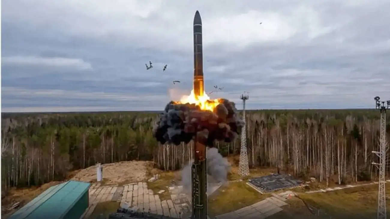 پوتین تهدیدش را عملی کرد  -  موشک هسته ای روسیه آماده شلیک شد