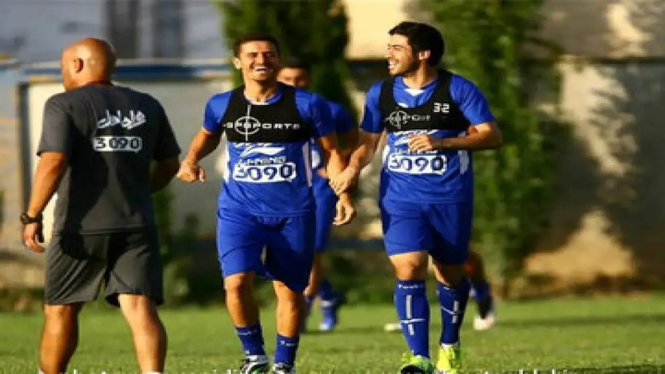 وریا و خسرو هم زمان روی نیمکت استقلال
