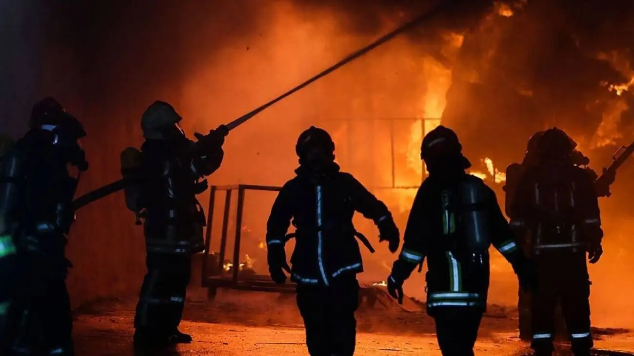 ویدیو  -  آتش سوزی یک تالار عروسی در جاده کیاشهر - آستانه اشرفیه در گیلان