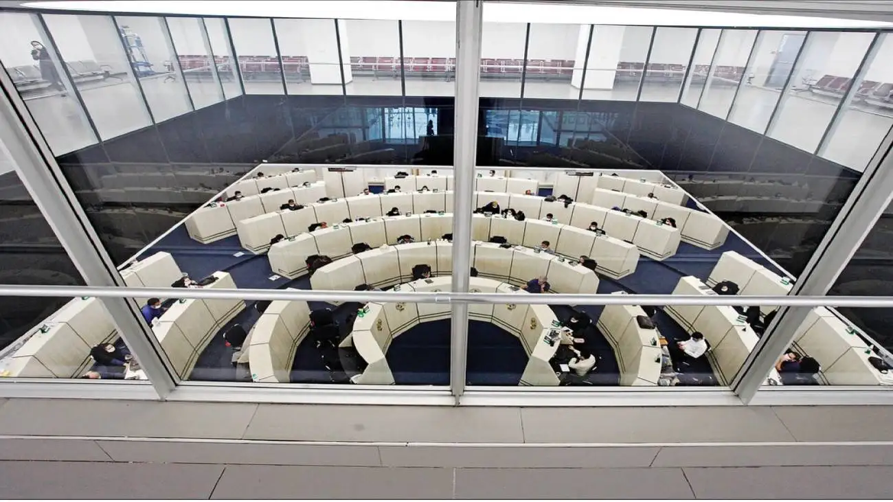 خروج سنگین پول از بورس؛ ریزش 41 هزار و 28 واحدی شاخص کل