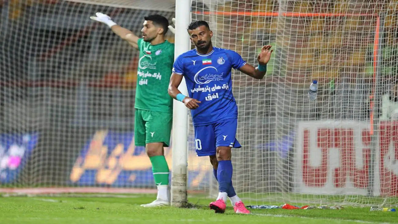 کاپیتان: می خواهم به استقلال برگردم  -  حسینی مهم ترین انتقال زمستانی آبی ها