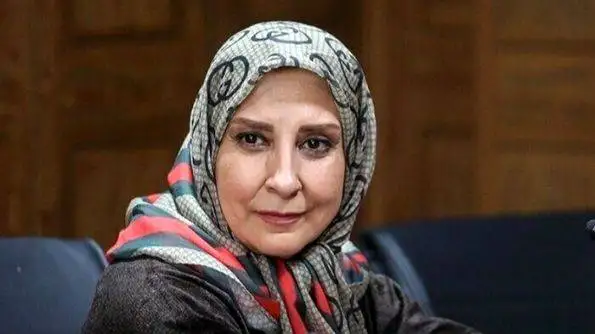 رونمایی از ورژن با کلاس و جوان تر مرجانه گلچین  -  خواهر خانم بازیگر با خودش مو نمیزنه!