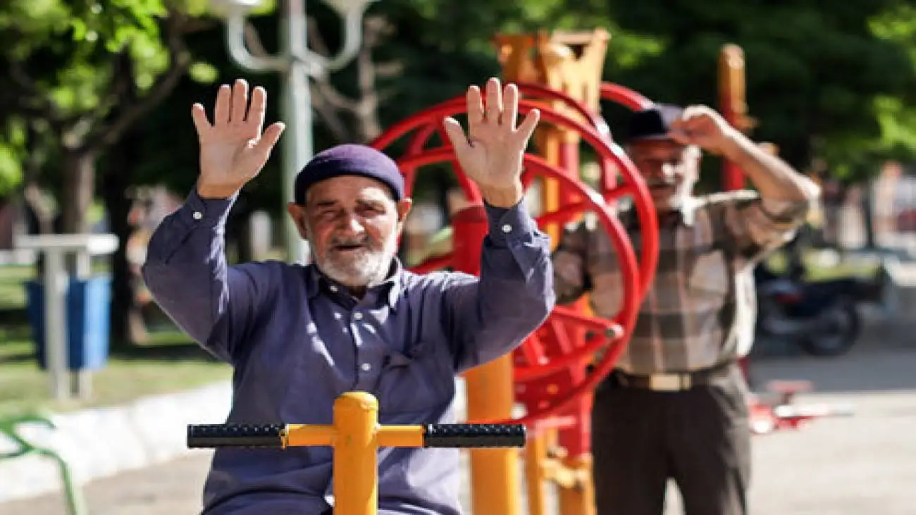 7 نوشیدنی مفید و موثر بر روند پیری سالم  -  عامل اصلی در روند پیری سالم چیست؟