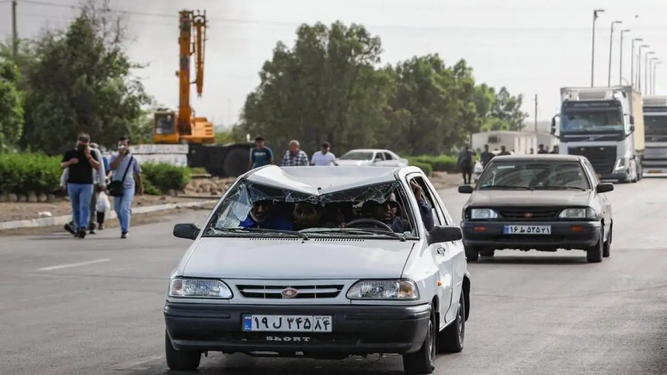 شوخی زشت توریست های عراقی با پراید و پرت کردن آن به دره +  ویدئو  -  ایرانی ها شاکی شدند