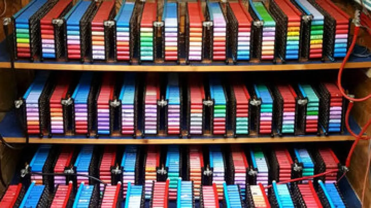 باتری هایی که چراغ خانه مردی را 8 سال روشن نگه داشته اند