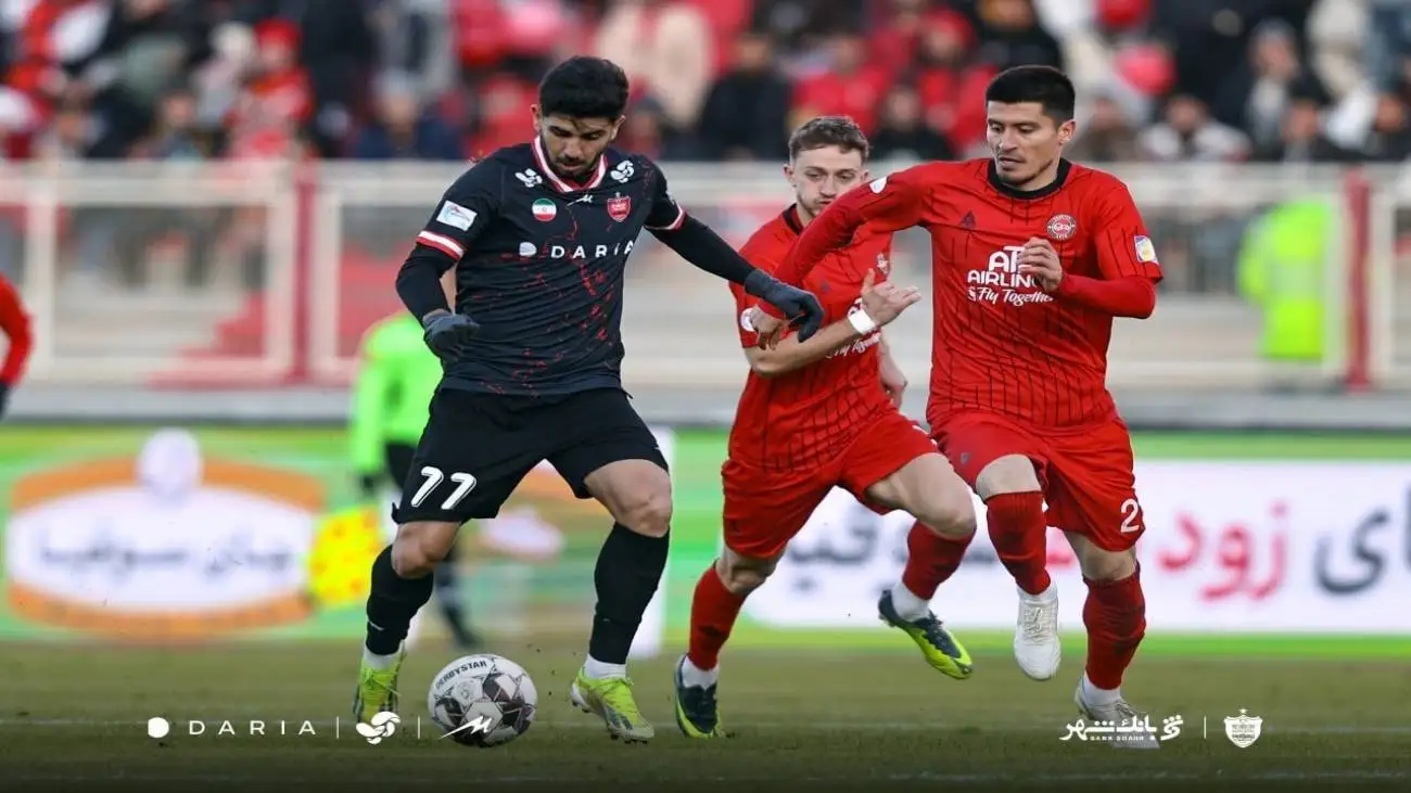 ویدیو  -  محمد نادری با دریافت کارت زرد دوم از بازی اخراج شد