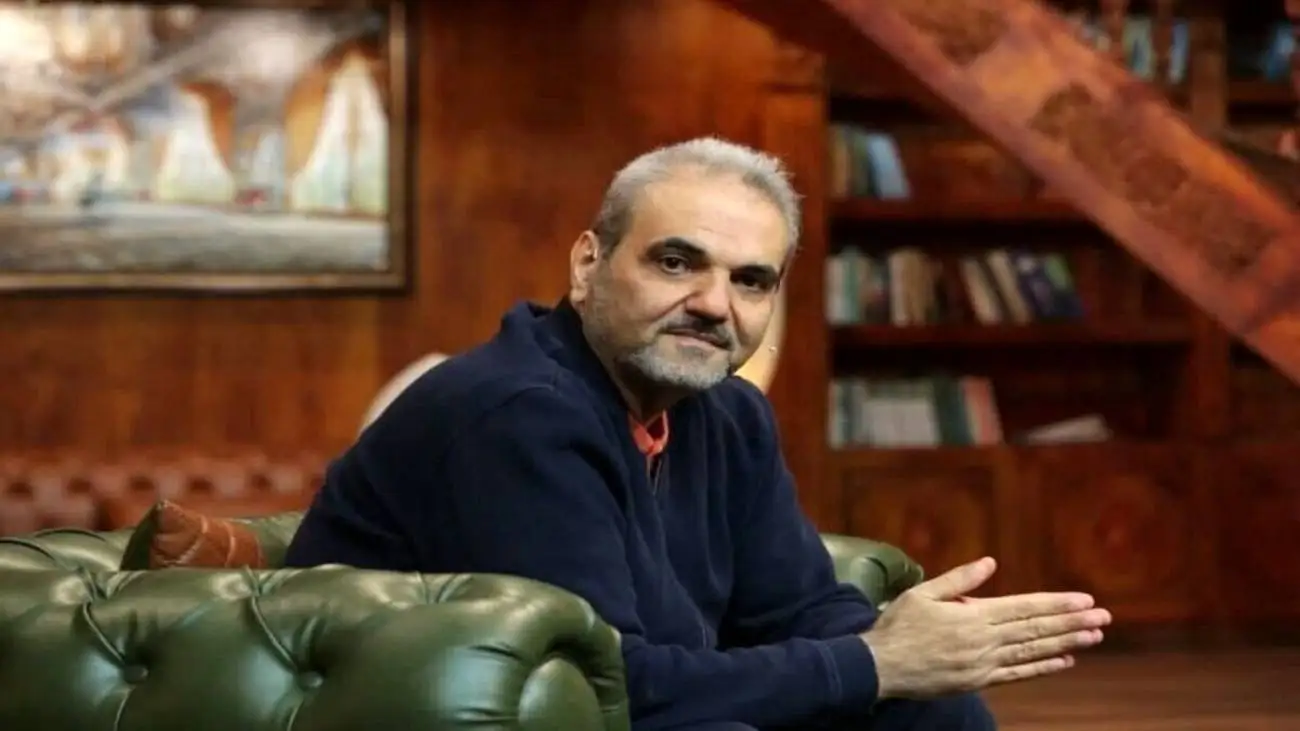 چرا هنوز جواد خیابانی گزارش می کند؟