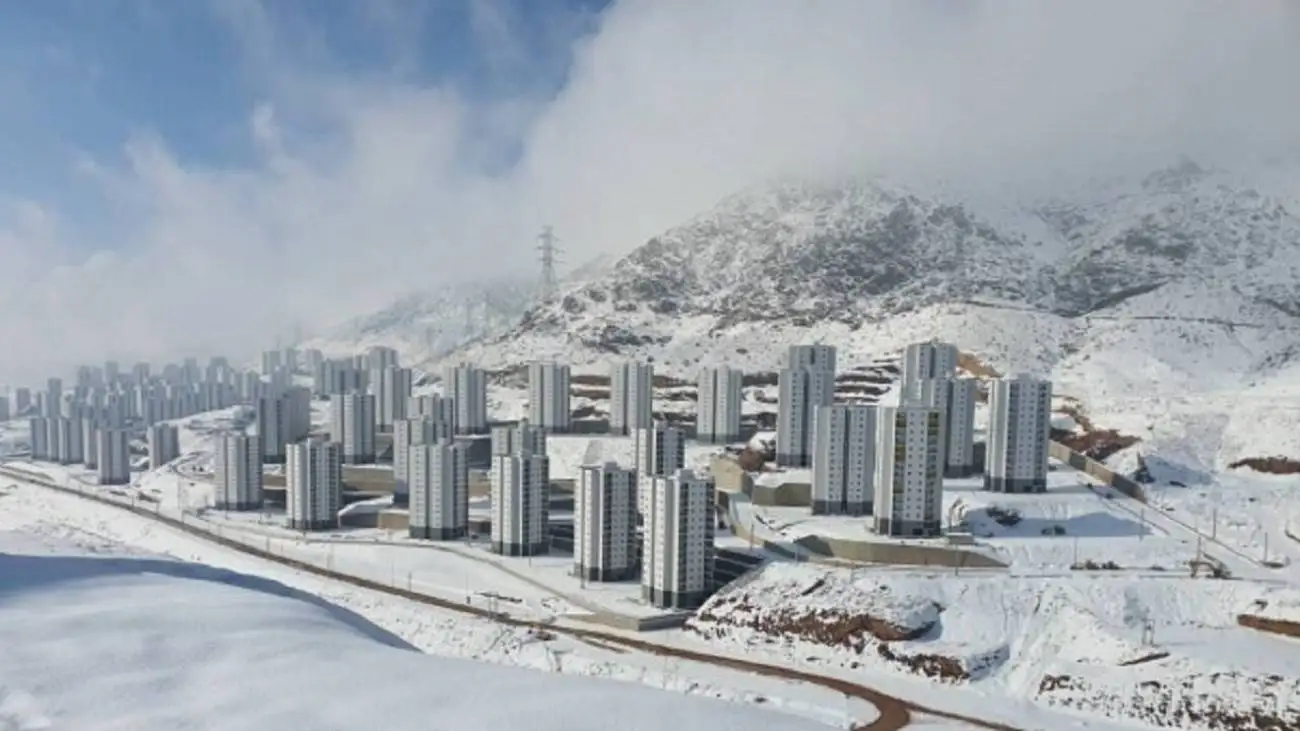 ویدیو  -   ویدیویی از بارش برف در پردیس