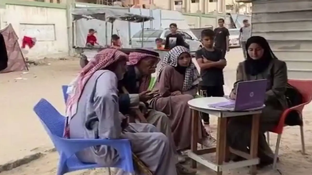 ویدیو  -  انتظار ساکنین غزه برای آغاز جلسه امضای تفاهم آتش بس در مصر