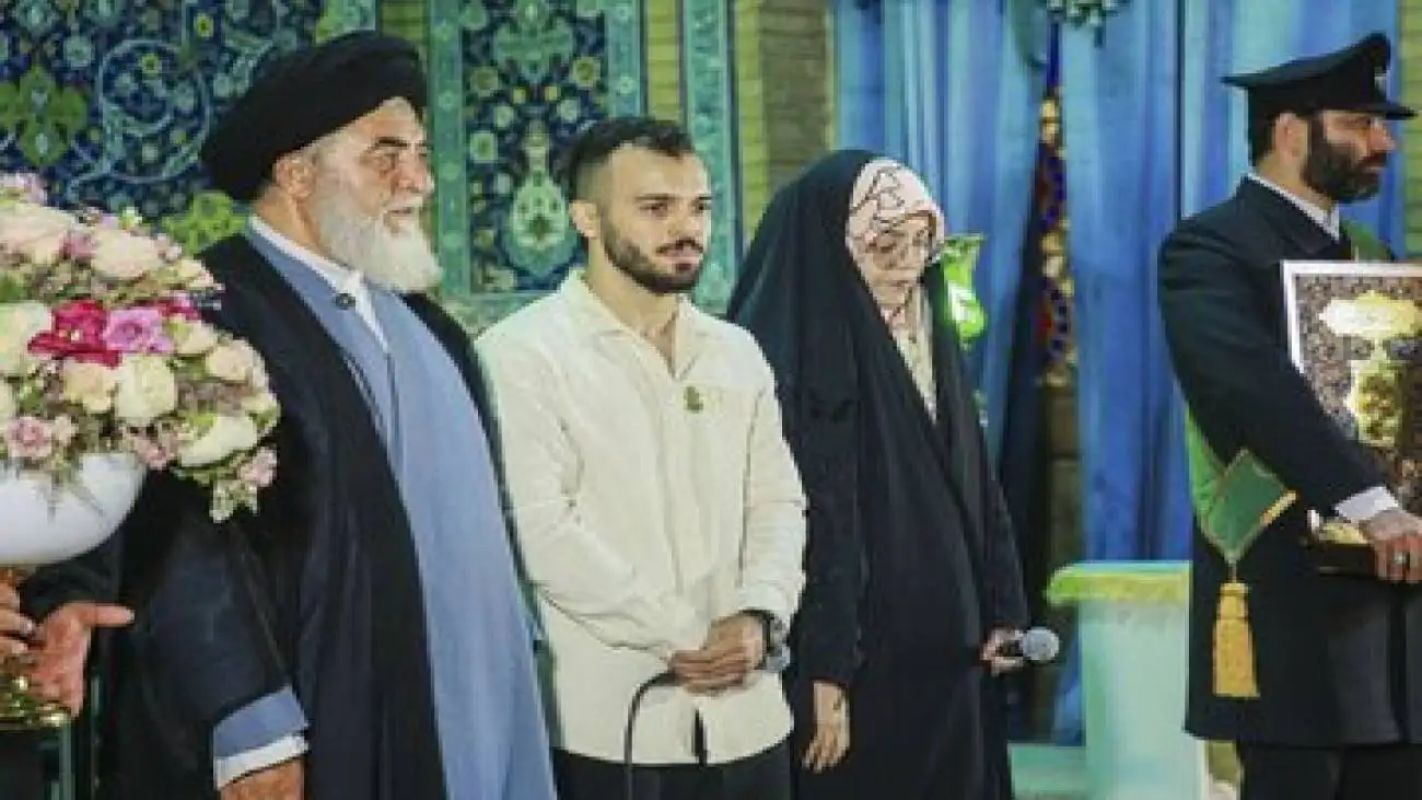 عکس -  مرد سال فوتسال آسیا خادم افتخاری مسجد جمکران