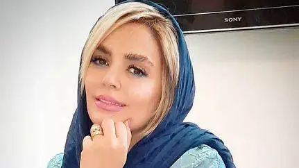 نگاهی خانه و زندگی سپیده خداوردی کنار خانواده اش  -  با دیوارکوب های سنتی ایرانی که آدم رو یاد خونه های مادربزرگ میندازه
