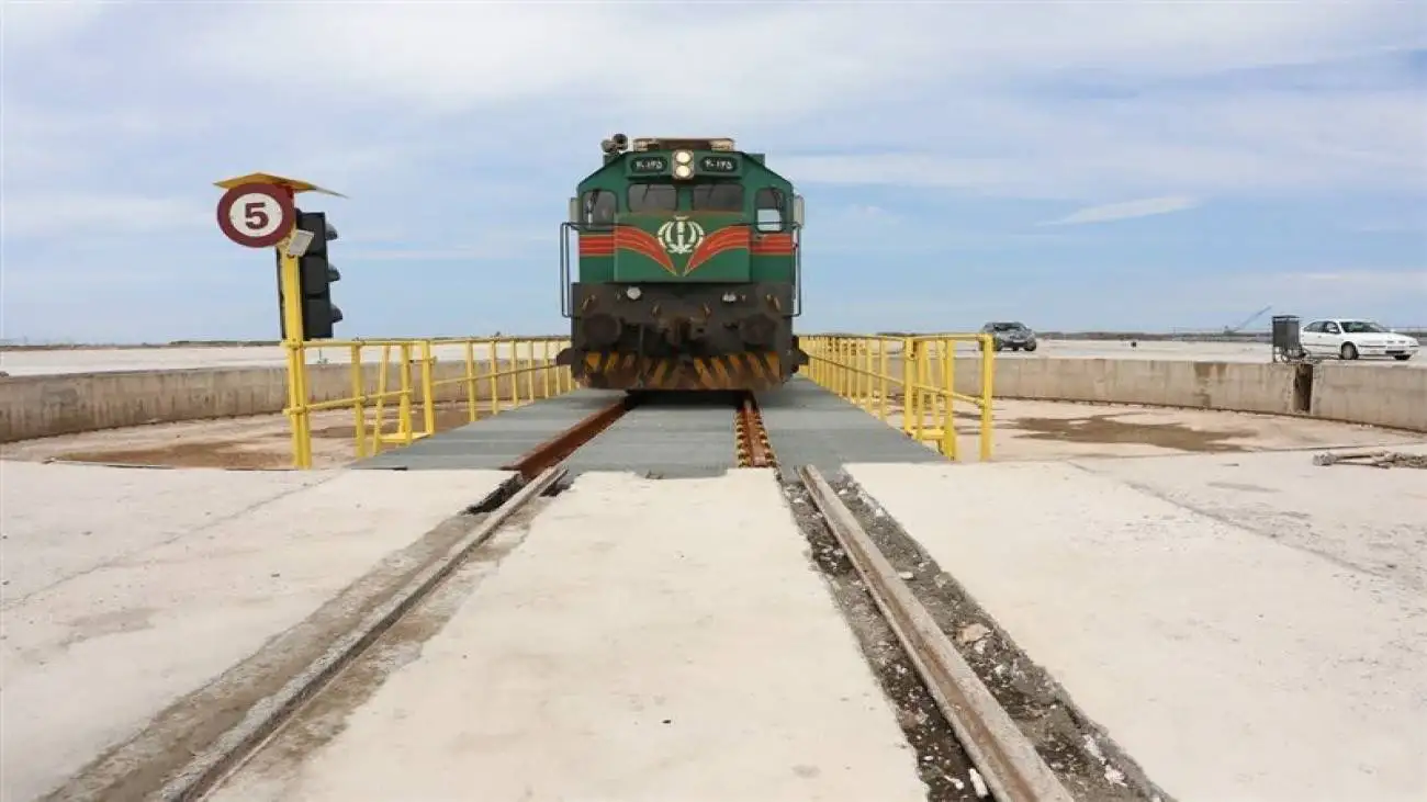 34 کیلومتر از اراضی در مسیر راه آهن رشت-آستارا تحویل روس ها شد  -   دریافت وام 1.6 میلیارددلاری از روس ها