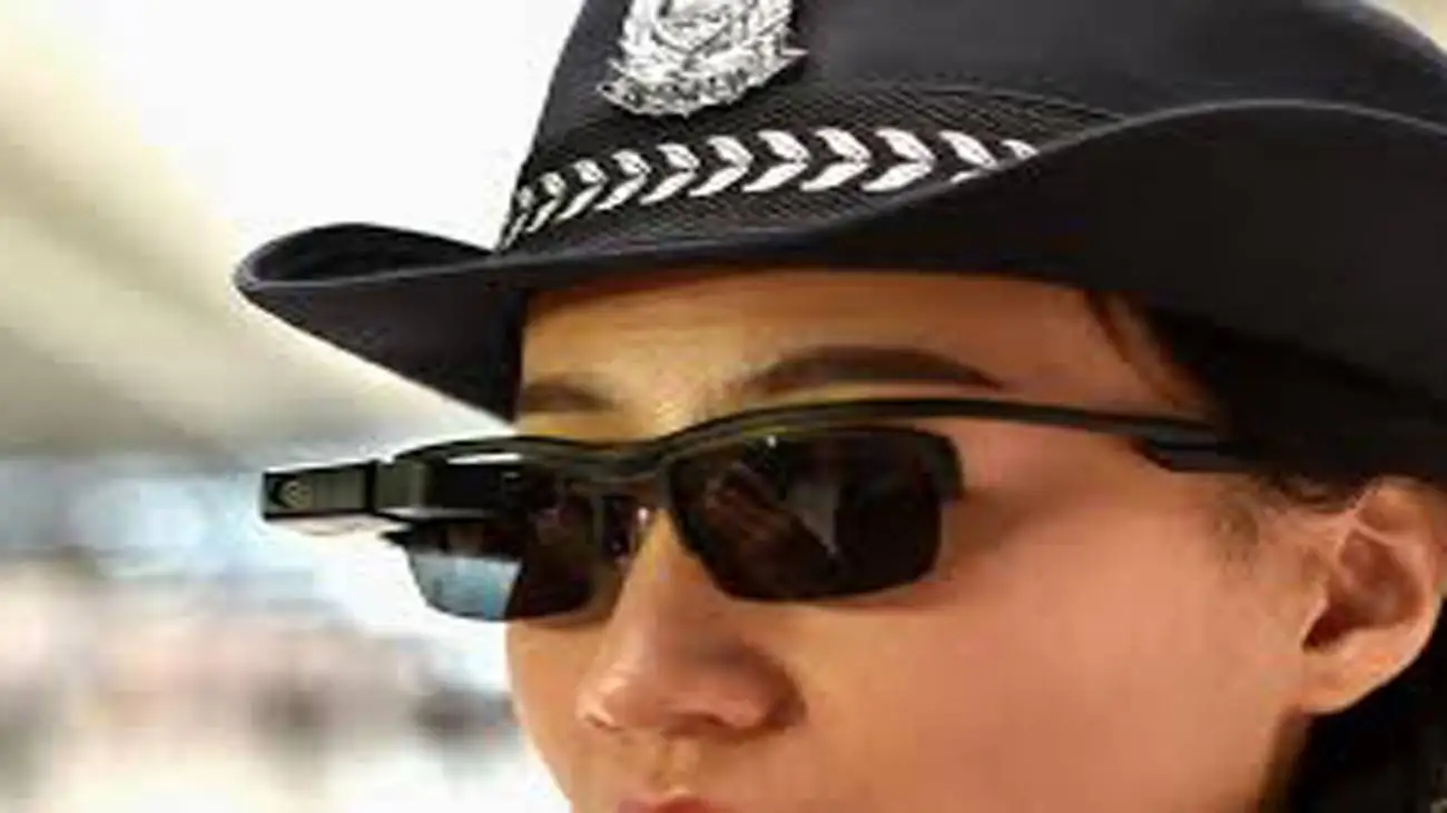 ویدیو  -  استفاده پلیس راهنمایی و رانندگی هانگژو چین از عینک های هوشمند ai