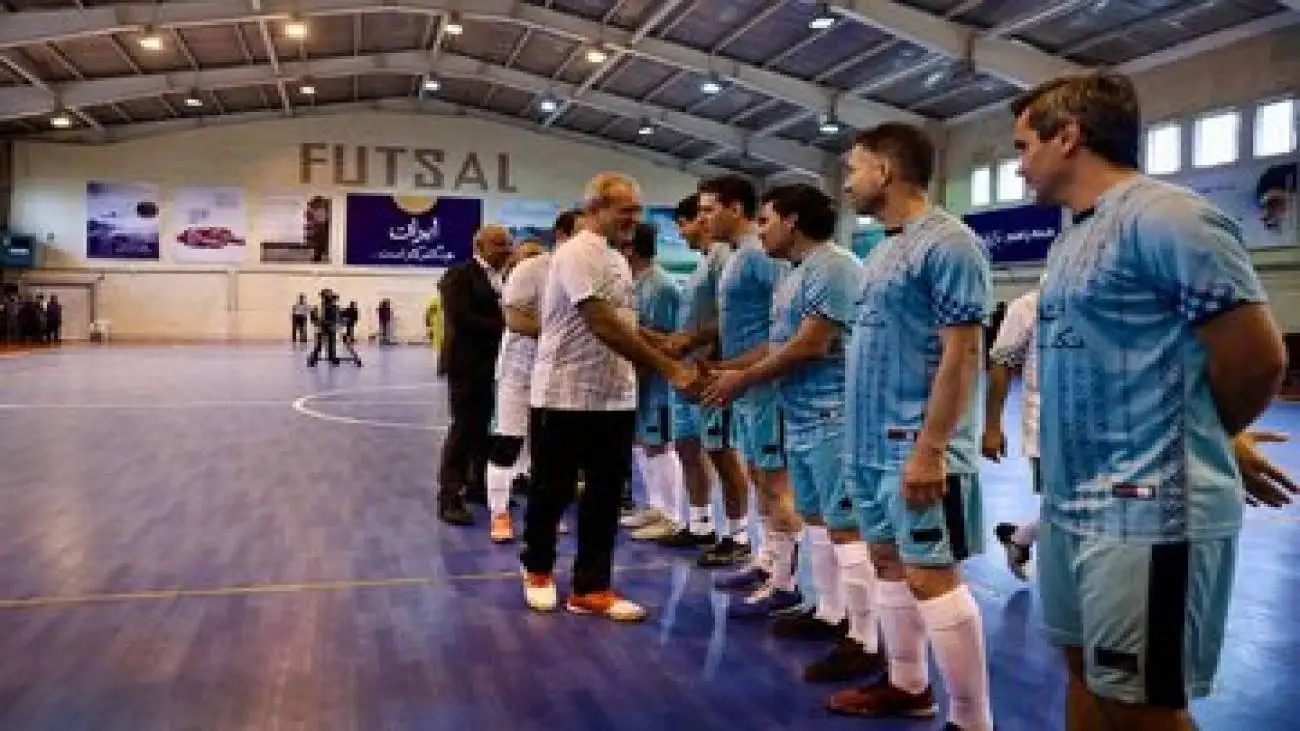 دیدار دو تیم پیشکسوتان و کارگری با حضور مسعود پزشکیان