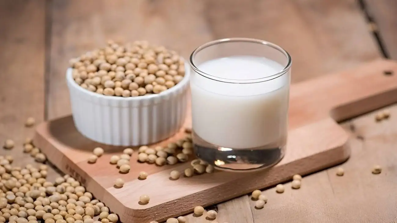 شیر سویا چگونه درست می شود ؟ ؛ روش تهیه شیر سویا در منزل