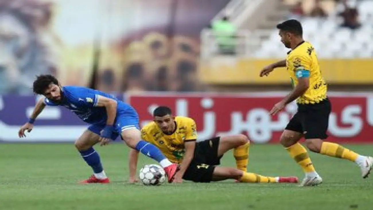 آمار نیم فصل اول لیگ برتر در دست سپاهان، پرسپولیس و تراکتور