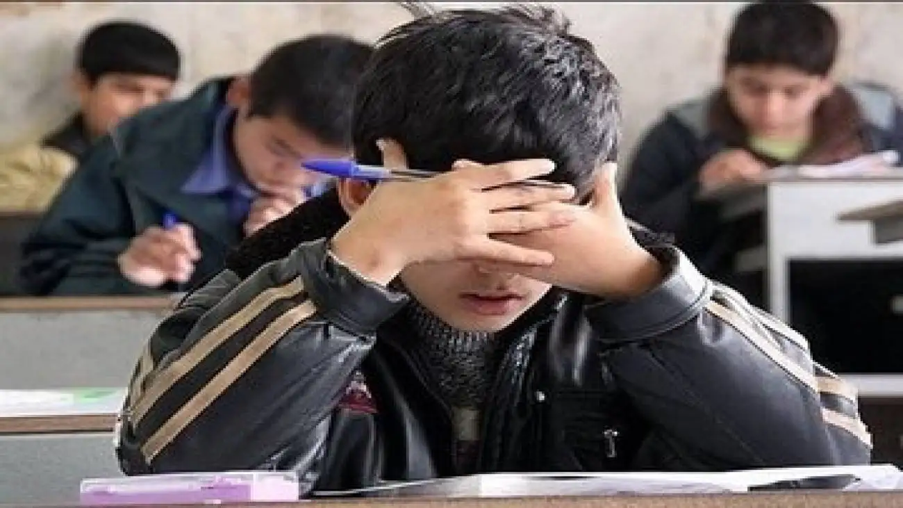 ضعف منزلت اجتماعی در دانش آموزان مدارس دولتی؛ مدارس خاص احساس خودبرتربینی دارند -  این شکاف طبقاتی در جوامع لیبرال هم به این شدت دیده نمی شود