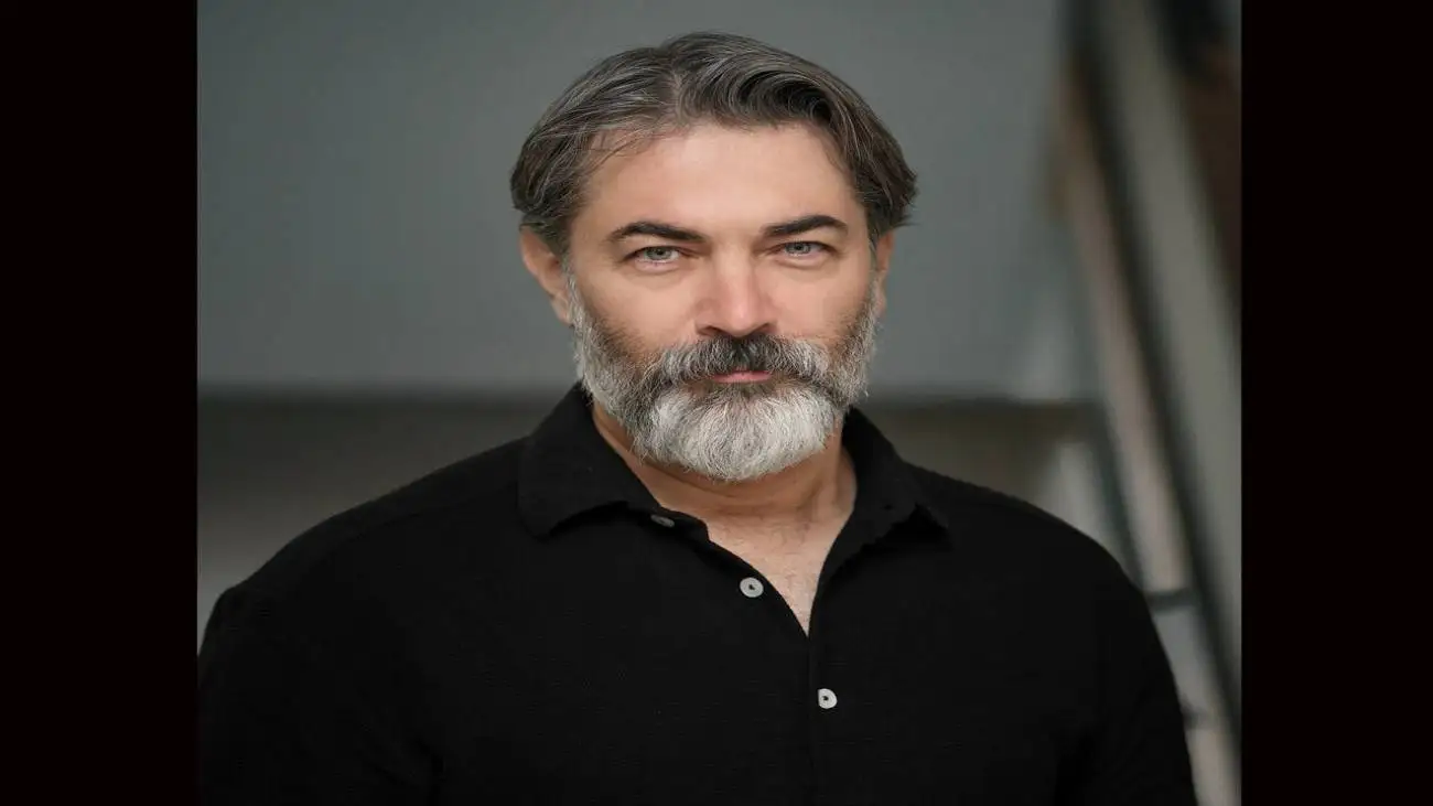 پارسا پیروزفر، مجتبی جباری و همسرش  -  حرف های پیروزفر درمورد کتاب جدیدش  -  ببینید