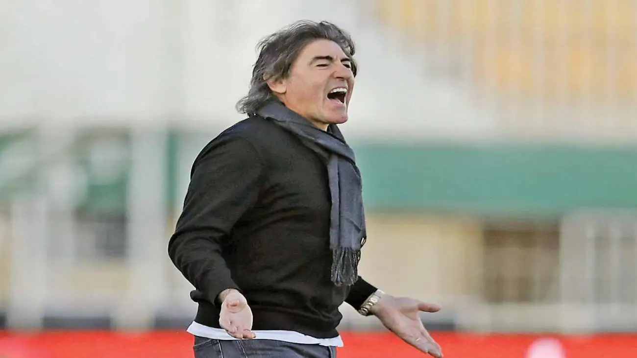 ساپینتو تا این بازی روی نیمکت استقلال است  -  تصمیم مهم مدیران باشگاه