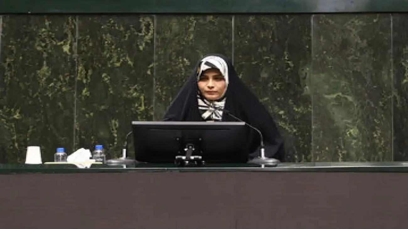 تصویر  -  نخستین تصاویر از نماینده زن بعد از ازدواج در مجلس