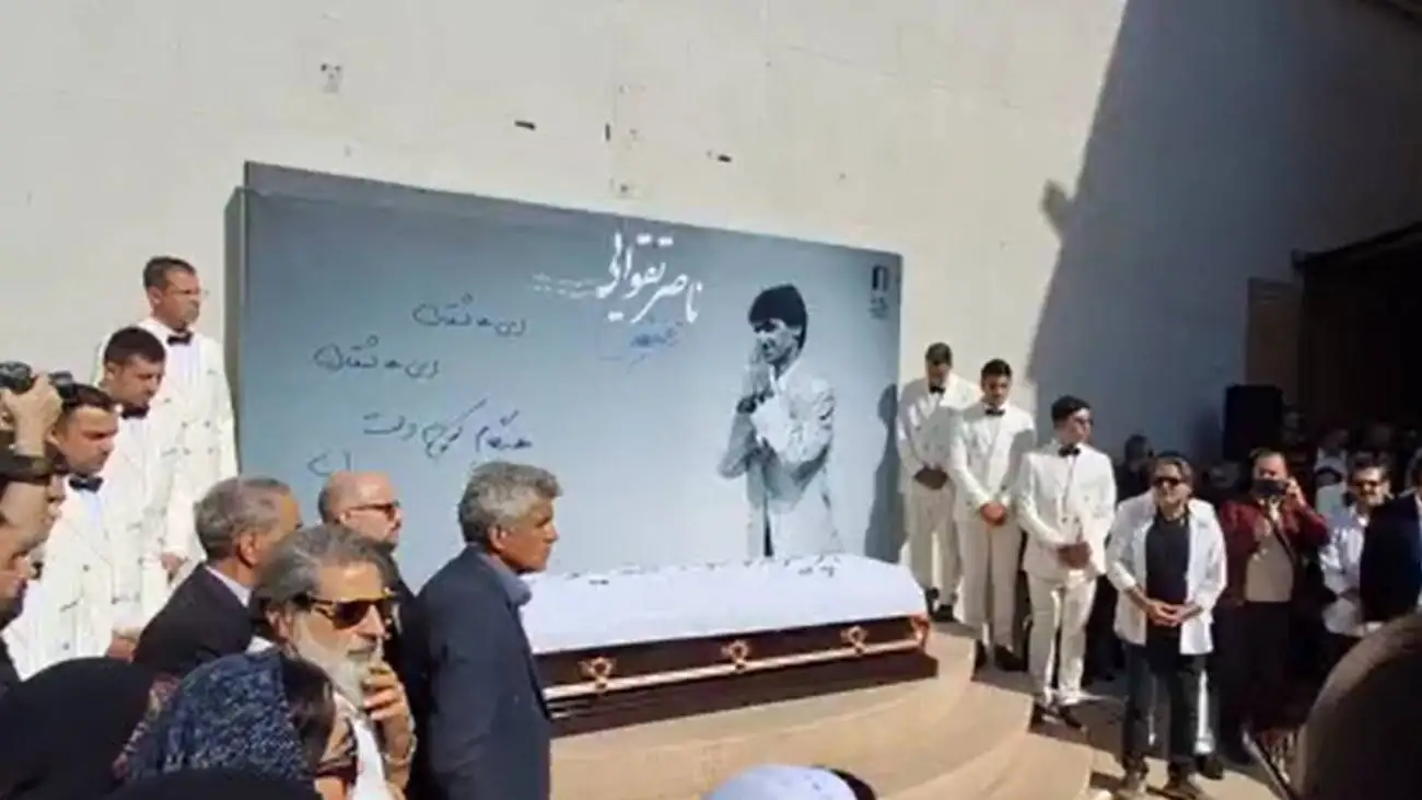 ویدیو  -  شروع مراسم تشییع ناصر تقوایی، فیلمساز تاثیرگذار ایران در امامزاده طاهر