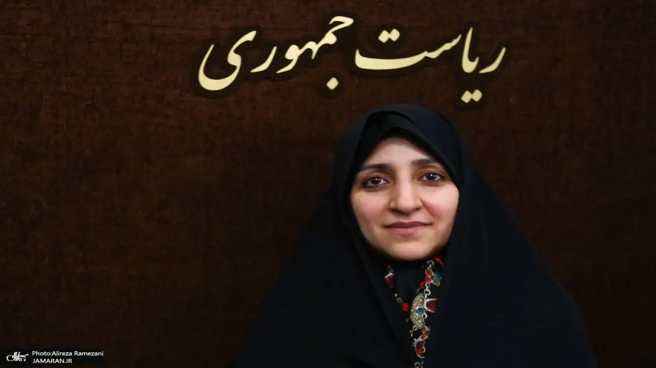 ویدیو  -  شوخی کنایه دار معاون زنان رئیس جمهور با خبرنگار صداوسیما: مصاحبه ها را تکه تکه می کند!