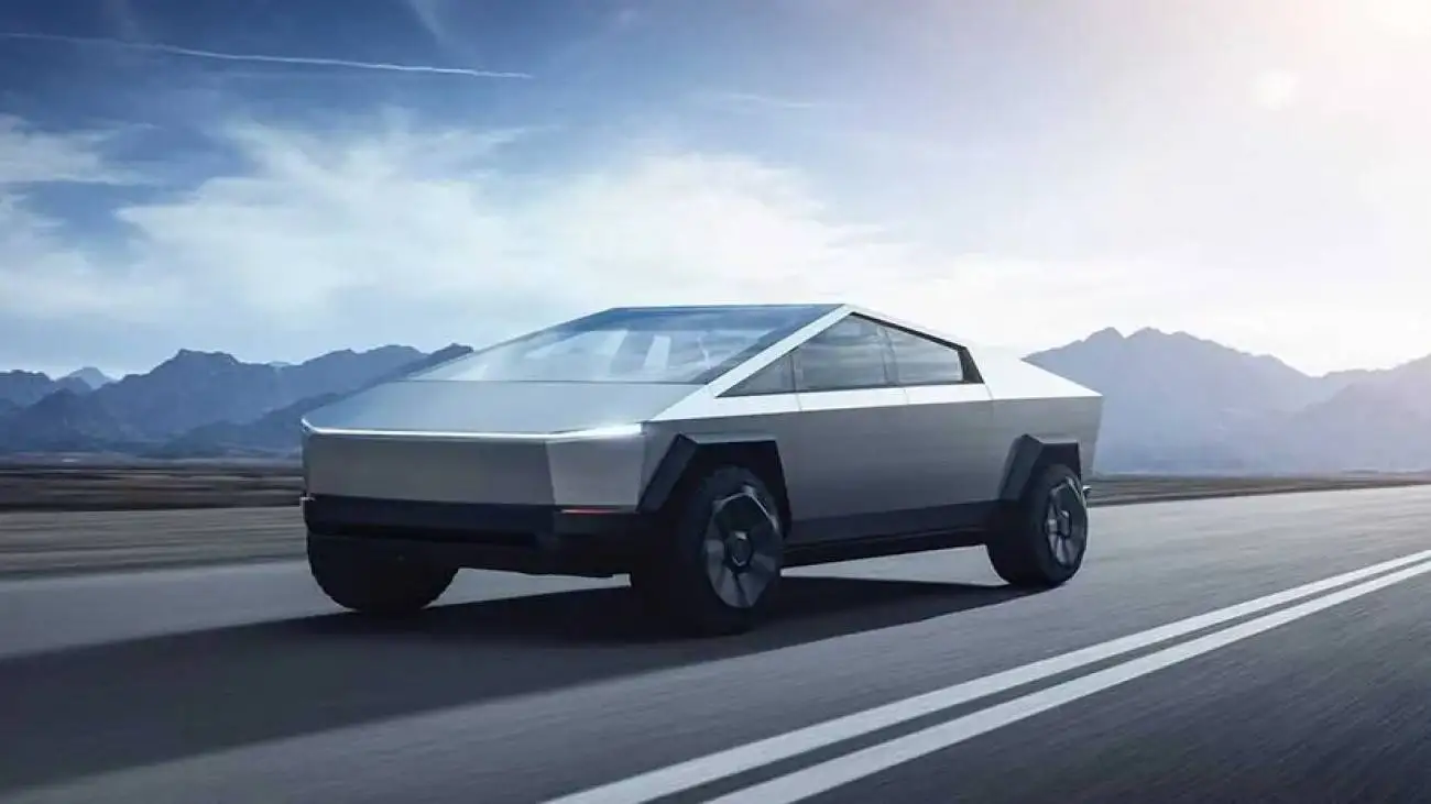 ویدیو  -  جولان خودرو تسلا در خیابان های چالوس