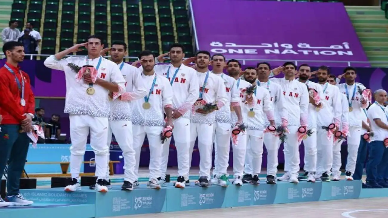 ویدیو  -  نوحه خوانی در اتوبوس تیم ملی فوتسال بعد از قهرمانی!