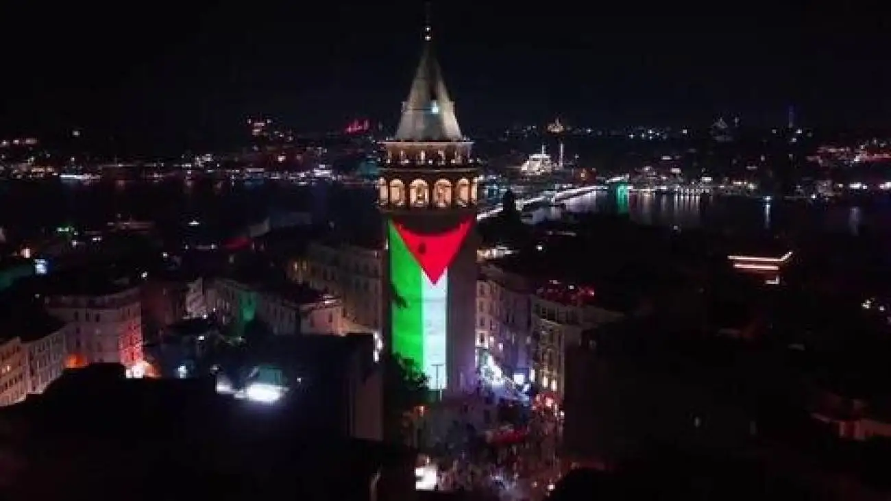 ویدیو  -  برج گالاتا استانبول به رنگ پرچم فلسطین در آمد