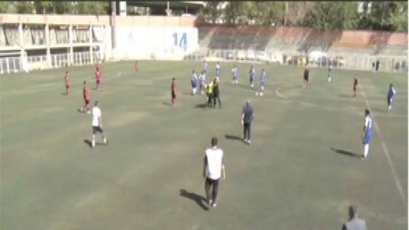 سیلی زدن مادر دروازه بان اخراجی به صورت داور، رفتار عاشقانه بود یا بی تربیتی کامل؟