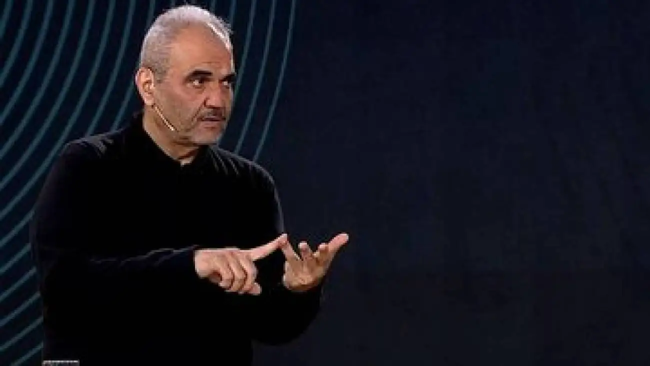 آقای جواد خیابانی! مگر نمی گویی فوتبال سالم نیست، پس چرا خودت از آن بیرون نمی روی؟ -  رضا عنایتی: هرکه می خواهی باش فقط خیابانی نباش!